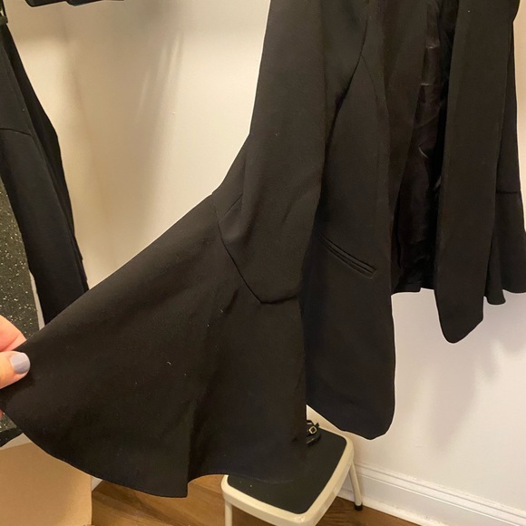 Zara blazer with flutter sleeves - Picture 2 of 2